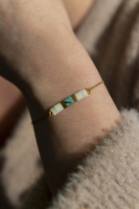 Bougie avec bijoux bracelet